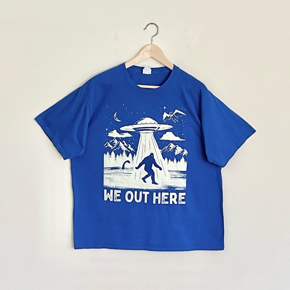 NEW “We Out Here” Funny Cryptid Bigfoot UFO Mothman Alien Blue T Shirt Adult XL